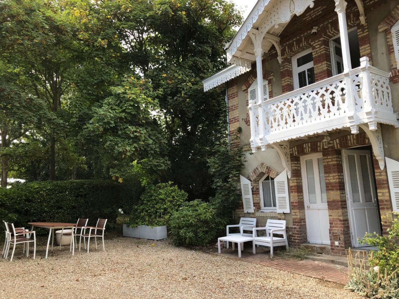 Les Graves Villa Villerville Exterior photo
